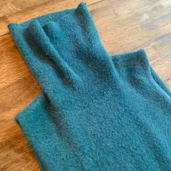 Teal Sleeveless Turtleneck Sweater - Picture 3 of 7
